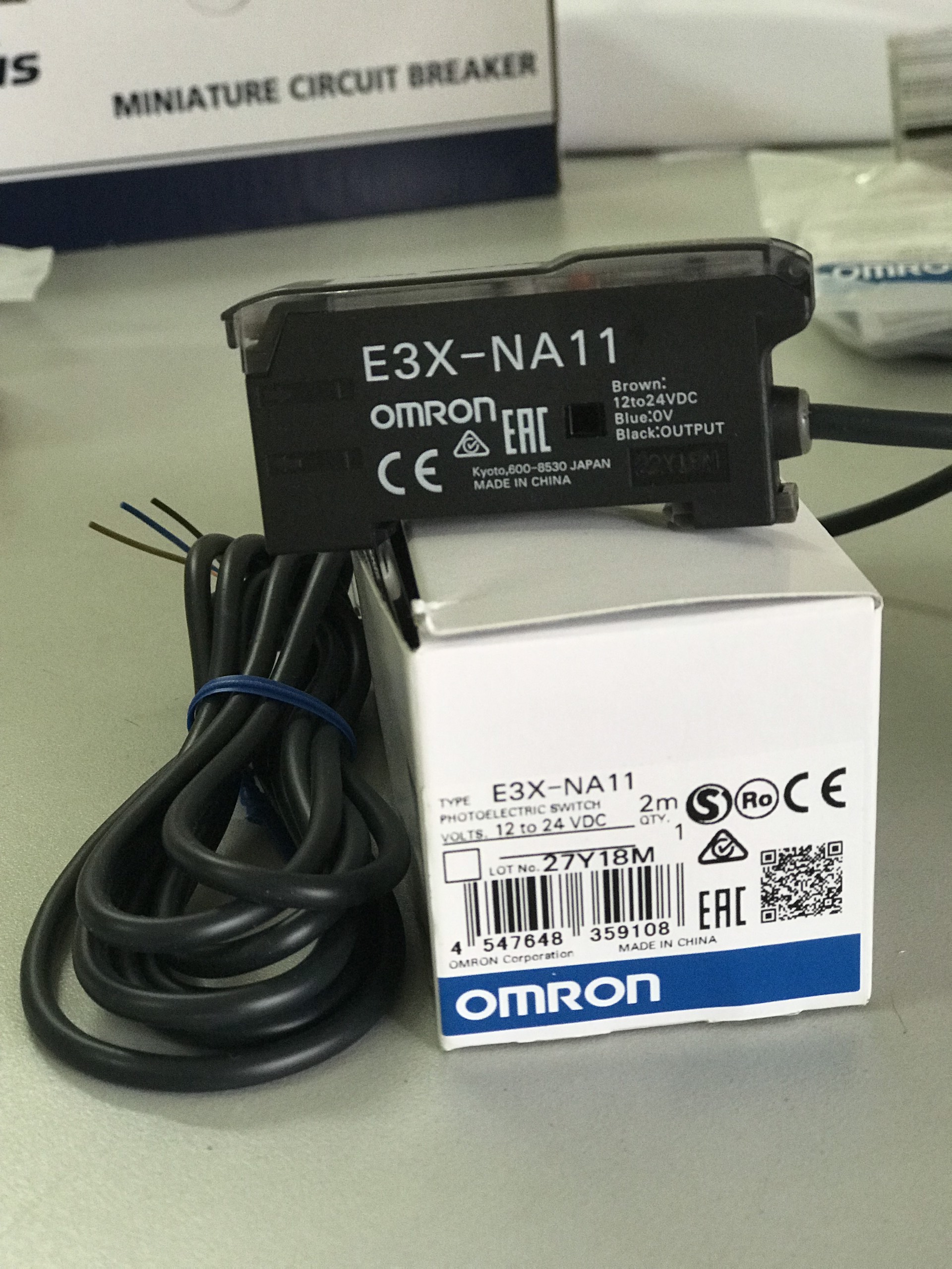 Cảm biến quang Omron E3X-NA11